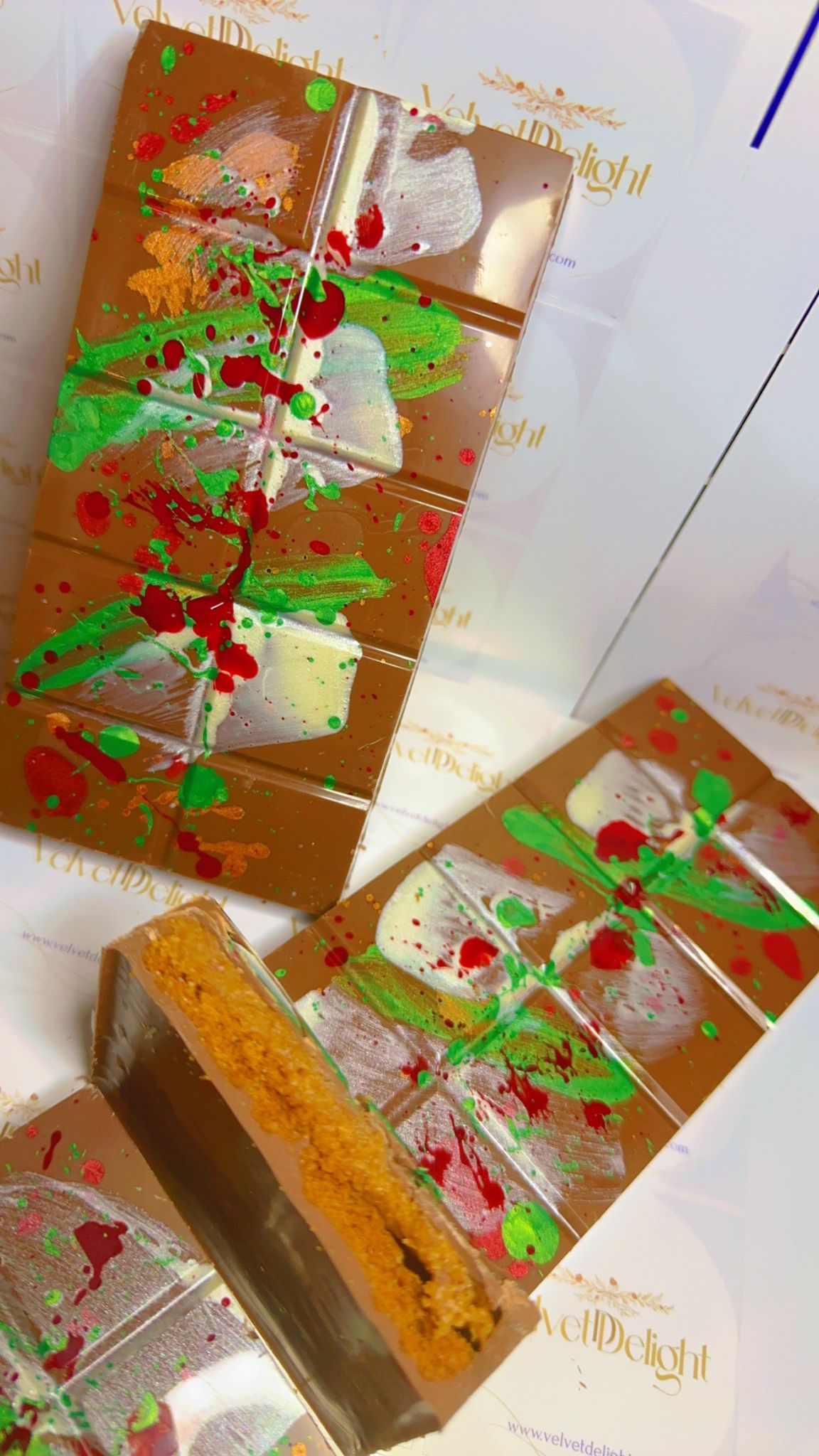 Lotus Chocolate Bar with Kunafa Filling