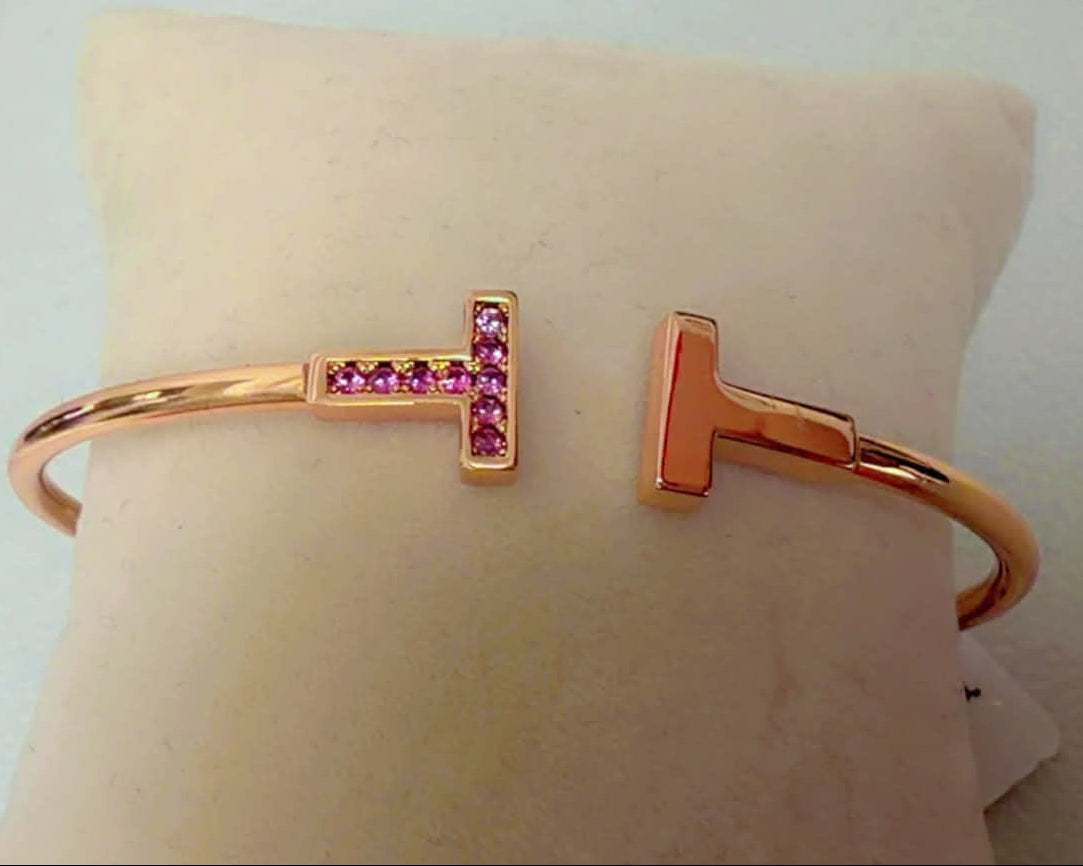 Minimal T Gold Bangle