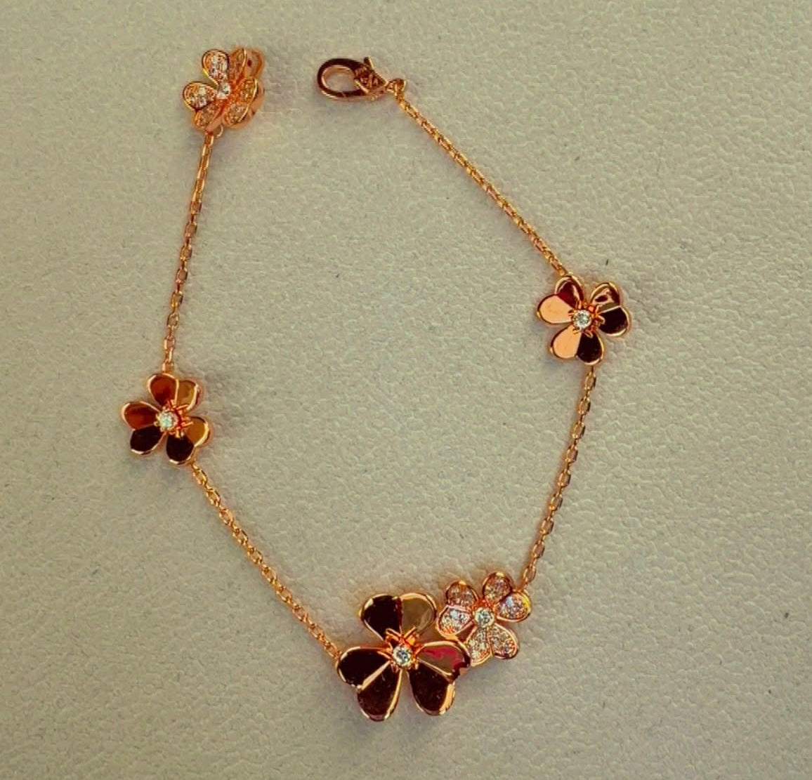 Frivole Flowers Braceltes