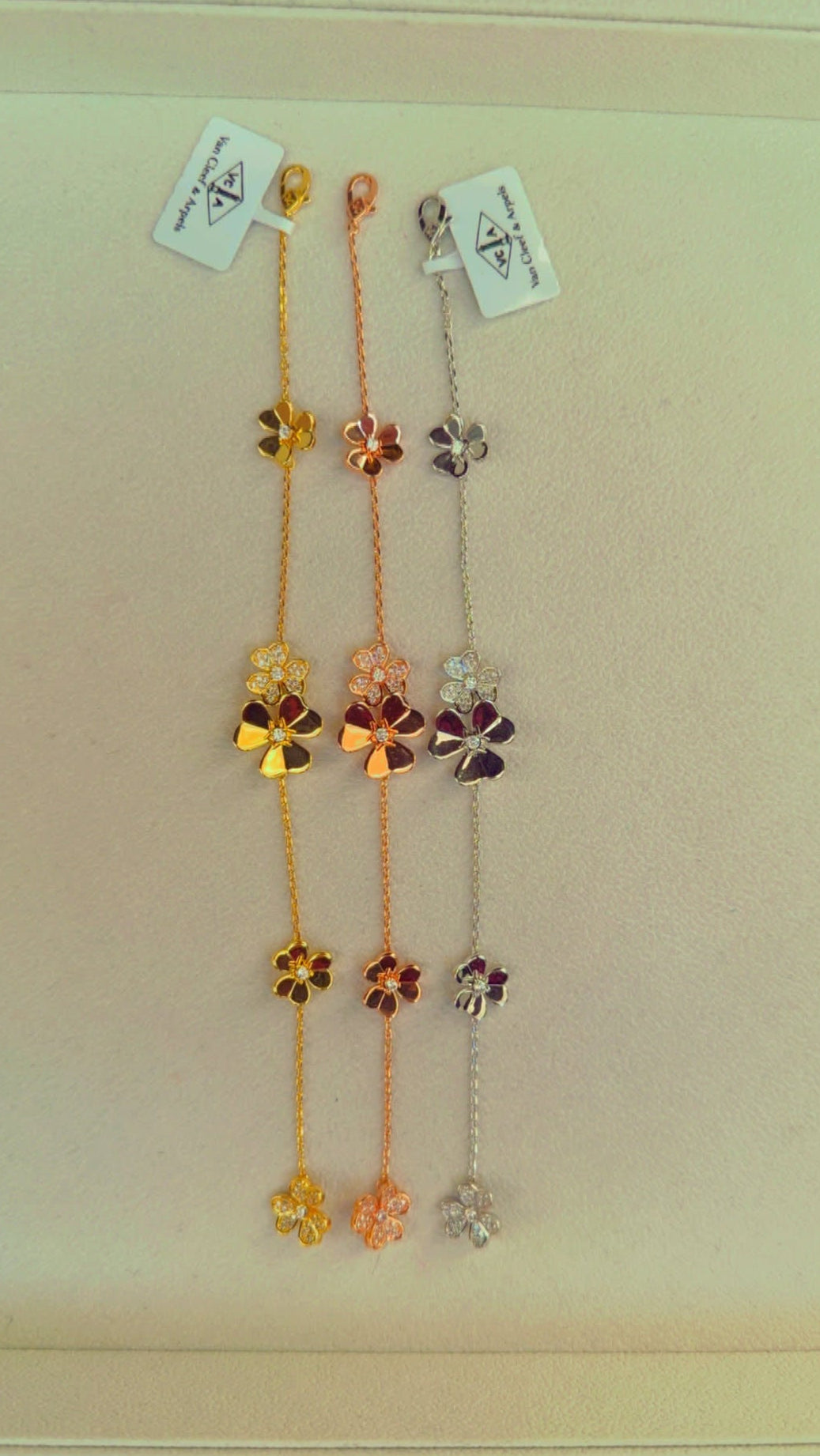 Frivole Flowers Braceltes