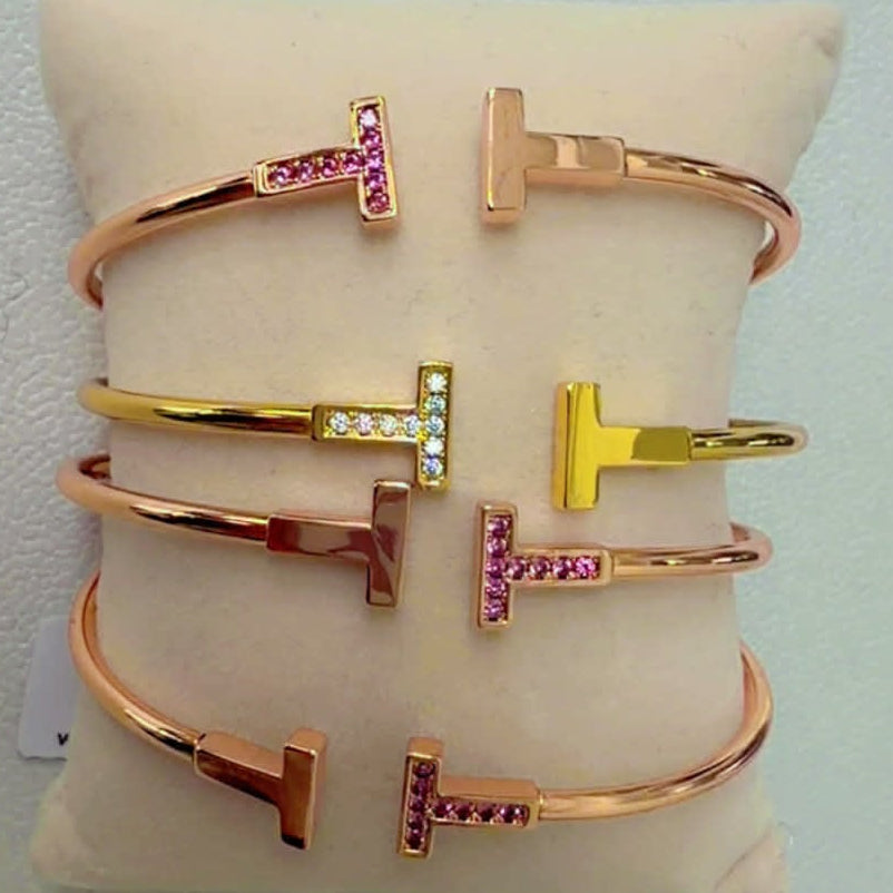 Minimal T Gold Bangle